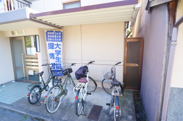 ヴィラージュささほこの駐車場