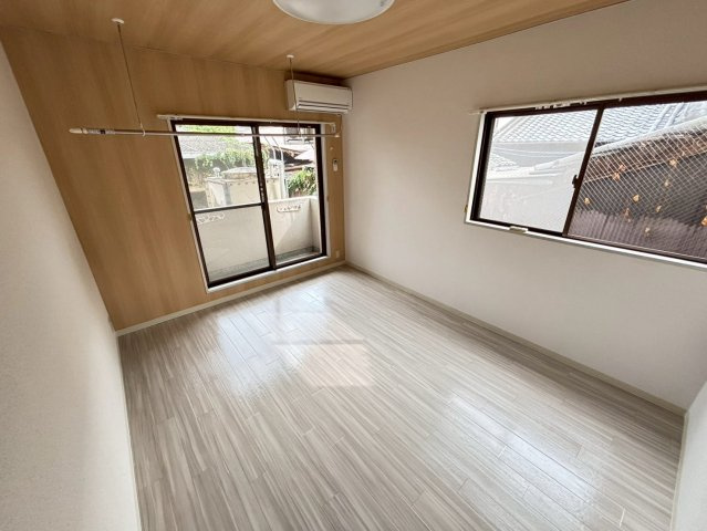 ヴィラージュささほこの洋室