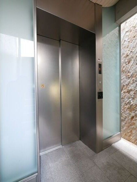 弥富通ライズのロビー|ゆとりのあるロビーです