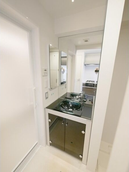 弥富通ライズの洗面所|明るい洗面所です