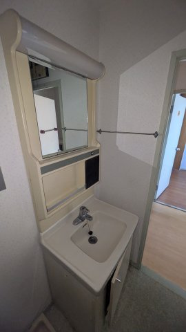 岩塚町スカイマンションの独立洗面台