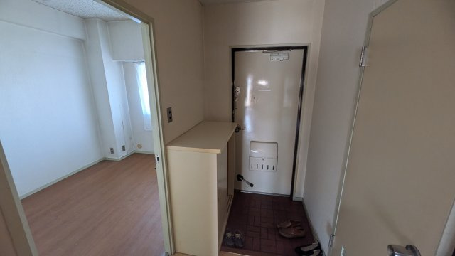 岩塚町スカイマンションの玄関