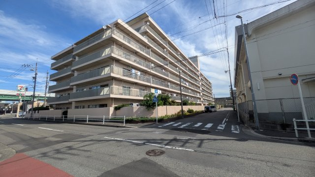 岩塚町スカイマンションの外観