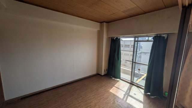 岩塚町スカイマンションの洋室