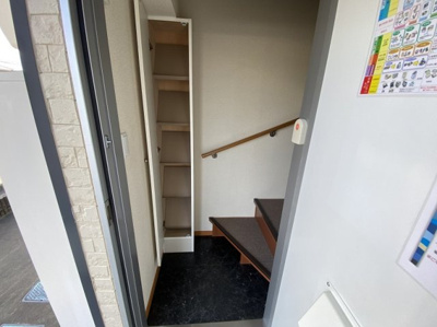 【玄関】 | レオパレスＳＡＫＡＥⅡ | 玄関です