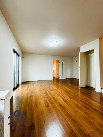 糟屋郡須惠町大字植木　戸建ての居間・リビング