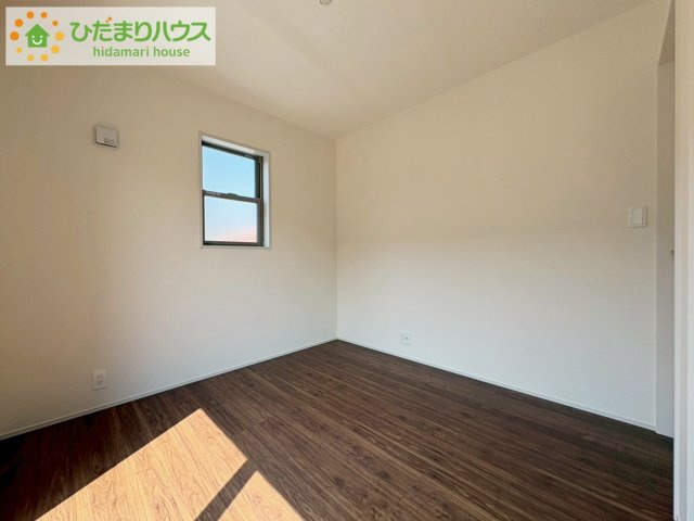 日立市東大沼町第1　新築戸建　2号棟の洋室|広めの主寝室は、ベッドの他にもパソコンデスクやドレッサーなども置けちゃいます(*^-^*)
