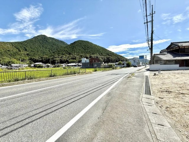 野洲市三上　2号地　売土地の前面道路含む現地写真
