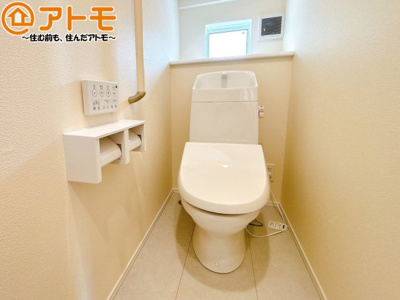 【トイレ】 | 葵区田町2丁目　新築戸建　B号棟 | 常に便座を温かく保ってくれる温水洗浄便座です。冬場でも安心して座ることができますね♪