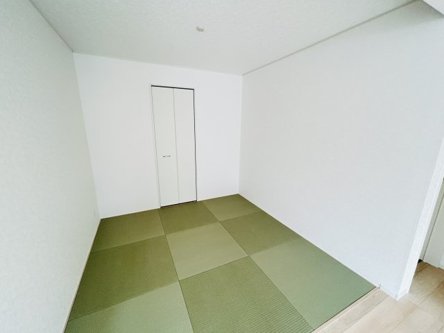 新築　高崎市金古町第16　クレイドルガーデン　4号棟の和室|現地写真　リビング隣の洋室はお子様の遊び部屋としてもちょうどいいですね♪
