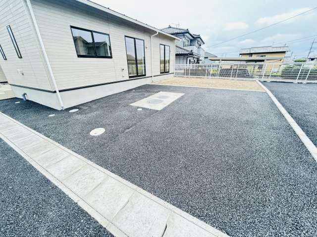 新築　高崎市金古町第16　クレイドルガーデン　4号棟の駐車場|現地写真　駐車スペースは並列2台分可能です！
