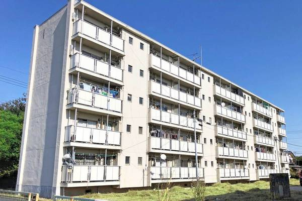 ビレッジハウス玉戸1号棟の外観