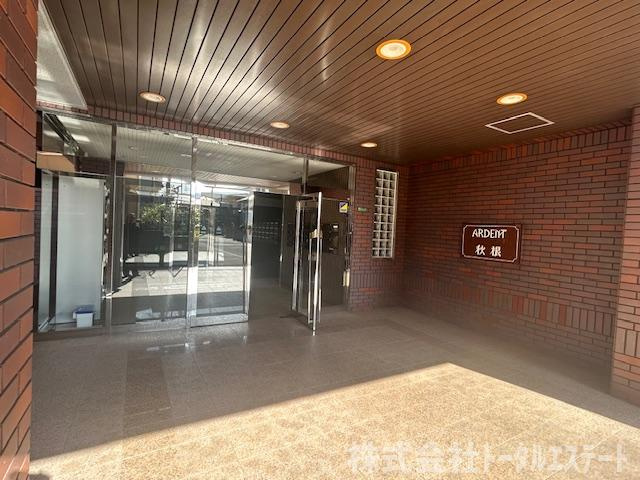 アーデント秋根のエントランス