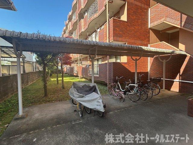 アーデント秋根の駐輪場