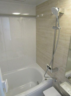 【浴室】 | オークコート | 追い焚き機能、浴室乾燥機付きバス。