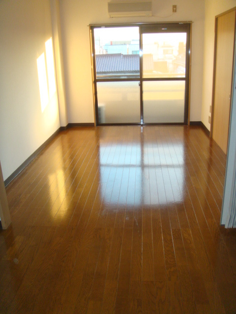 第2フジヨシマンションの居間・リビング|洋室・6.0帖