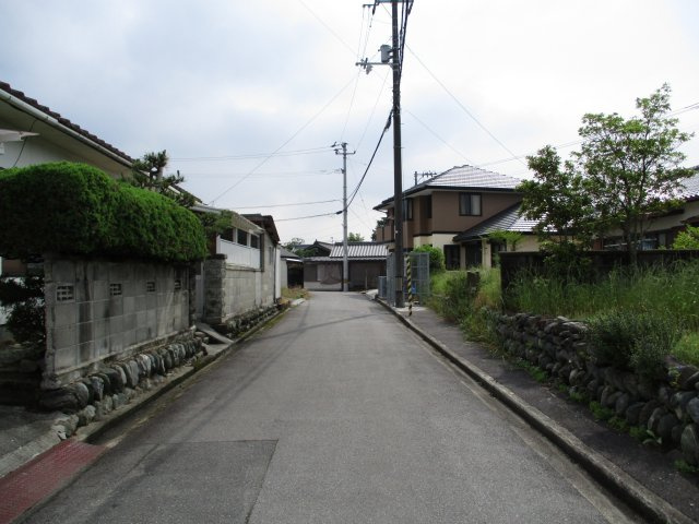 萩生　中古戸建の前面道路含む現地写真