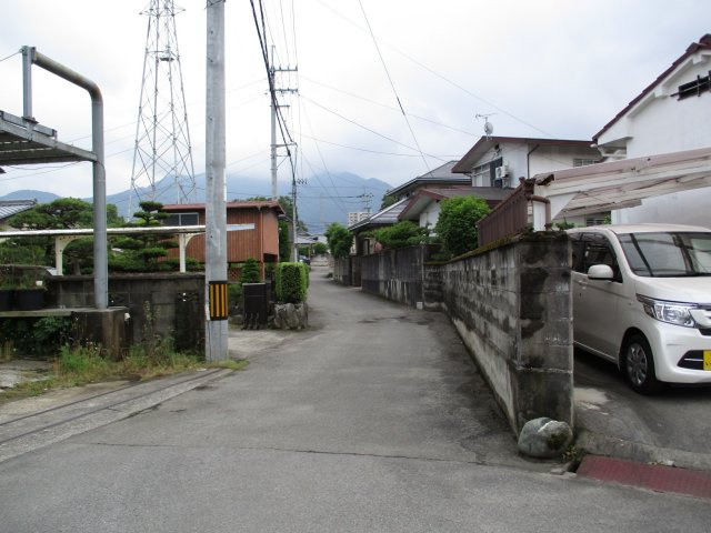 萩生　中古戸建の前面道路含む現地写真
