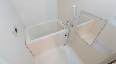 【浴室】 | リリエンベルグ弐番館 | 追い焚き機能付きバス。