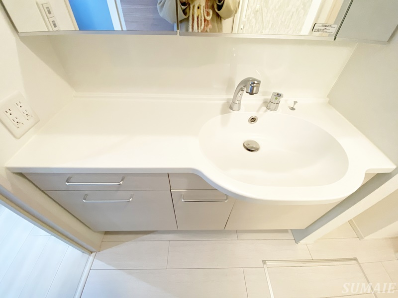 アナシエ鹿浜の独立洗面台|広々としたスペースです☆