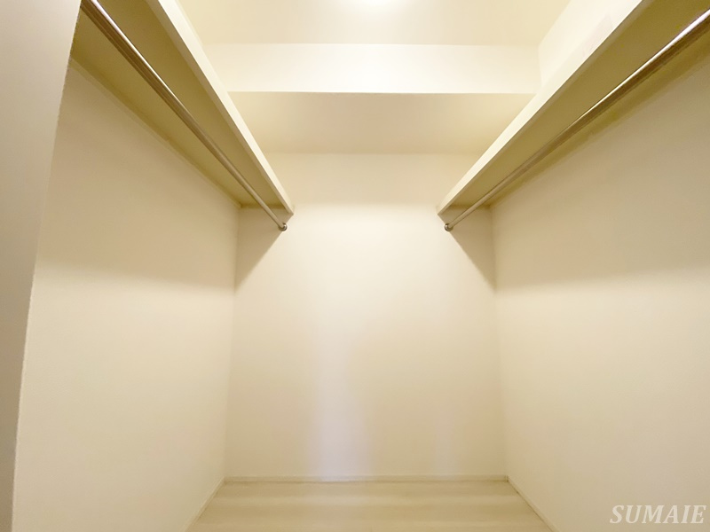 アナシエ鹿浜の収納|洋室のウォークインクローゼットです☆