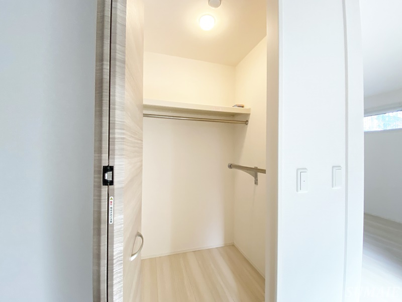 アナシエ鹿浜の収納|寝室のウォークインクローゼットです☆