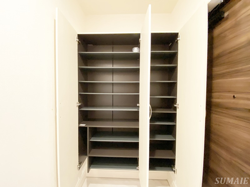 アナシエ鹿浜の収納|シューズボックスです☆