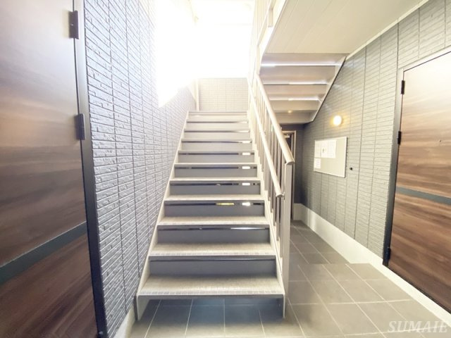 アナシエ鹿浜のその他共用部分|共用階段です☆