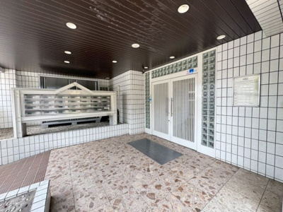 【エントランス】 | ライオンズマンション駒川第2 | ＬＤＫ約１０帖！南向きの明るいリビングに家族の時間も増えますね！