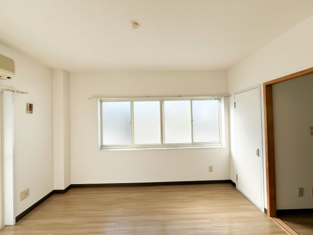 リバプール桟四の洋室