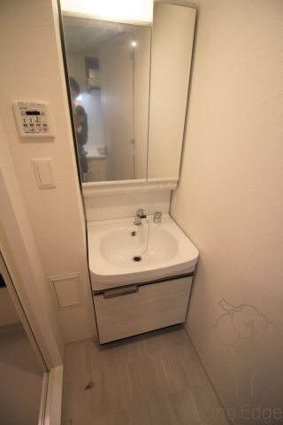 プレサンス梅田北オールの独立洗面台