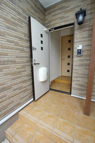 ルート３＆Ｍ・ＹⅤのエントランス|落ち着いたエントランスです