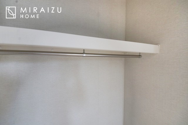【寝室】 | 日当たりの良いお家は嬉しいですよね。それぞれ価値観が分かれる箇所です、実際に内覧して日当たりの心地よさをご体感下さいね♪