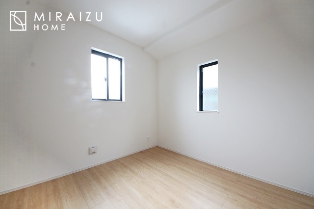 【洋室】 | 建物完成につき、実際のお部屋をごゆっくりご見学いただけます。お休みの日にご家族で見学はいかがでしょう。