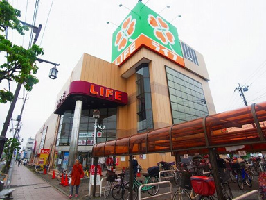ライフ　竹の塚店まで1200m