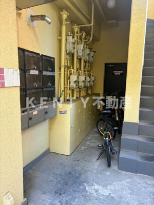 【設備】 | プラーズ池上 | 住居側入口 