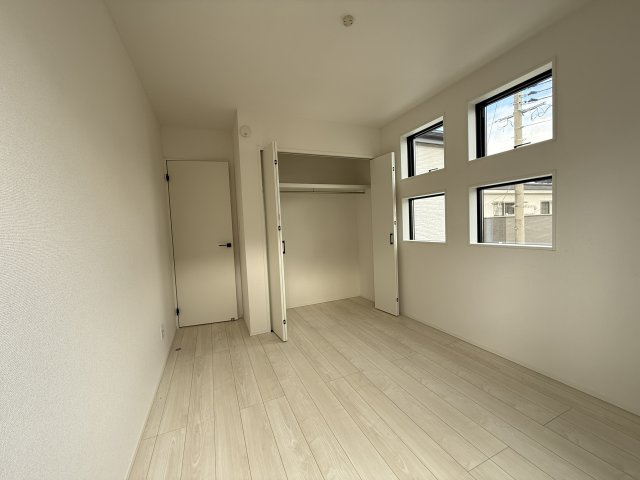 魚住町清水　新築戸建の洋室