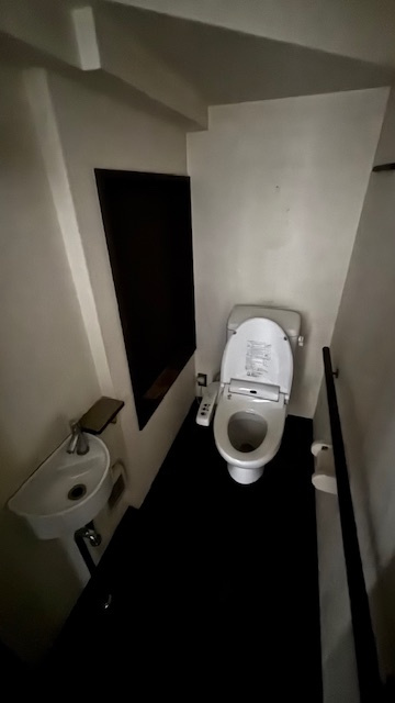 大阪市住之江区東加賀屋2丁目   貸家のトイレ|清潔感のあるトイレです