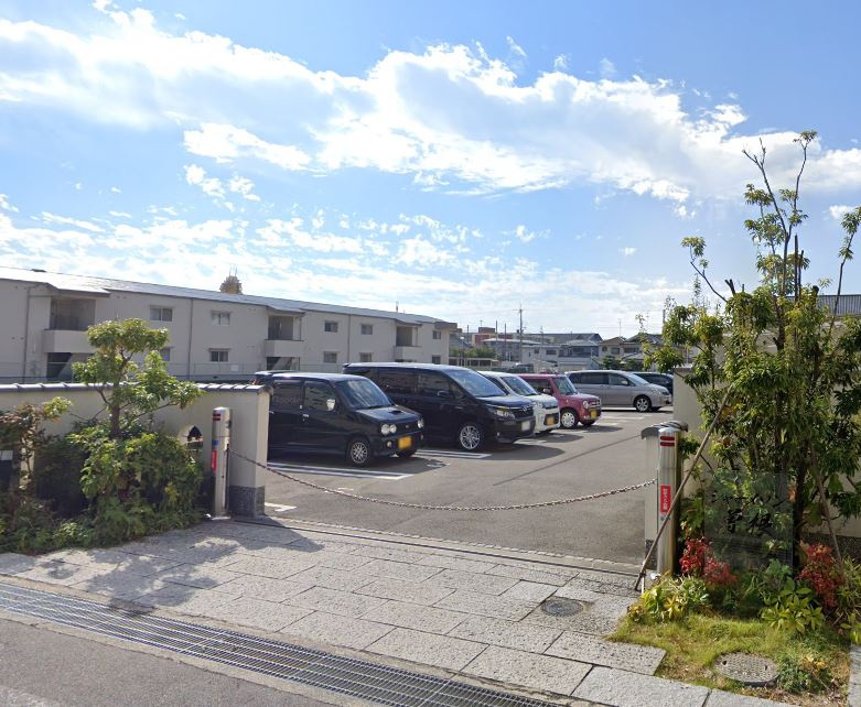 泉大津市曽根町３丁目のハイツの駐車場|車をお持ちの方に嬉しい駐車場付きの物件です