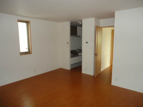 泉大津市曽根町３丁目のハイツの居間・リビング|ゆったりとしたリビングです