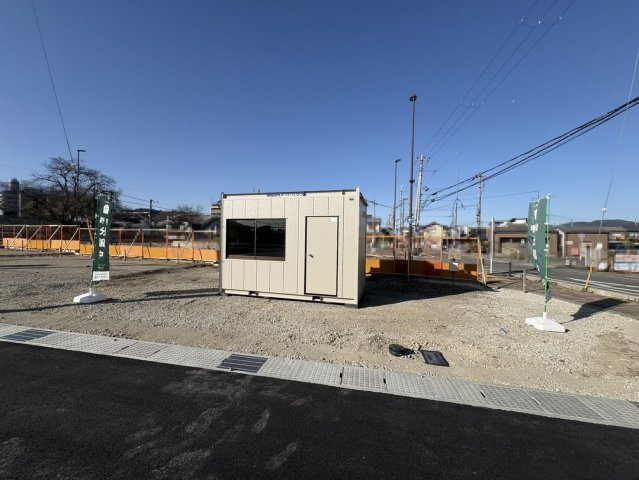 亀岡市千代川町今津2丁目のその他|分譲地内にハウスを設置しております。
事前にご連絡いただけましたら、現地でのご案内やお打ち合わせも承ります。