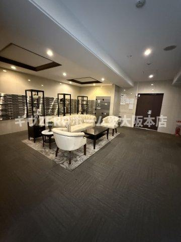 スプランディット難波のロビー