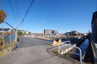 【前面道路含む現地写真】