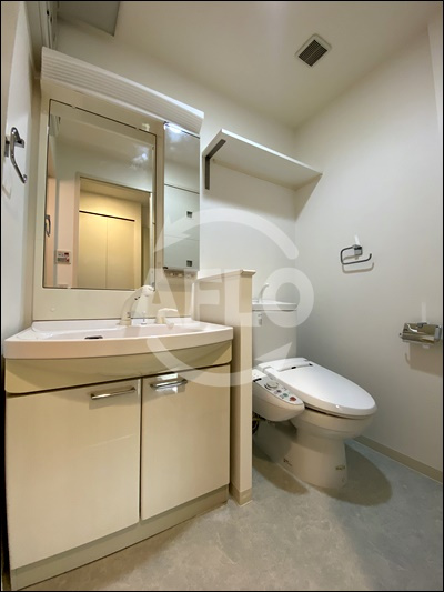 クラウンハイム北心斎橋フラワーコートの洗面所|クラウンハイム北心斎橋フラワーコート　室内洗濯機置き場