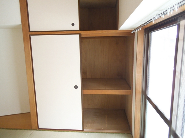 シティ・ヴィラ石井の収納|押入れの中はこのようになっております。