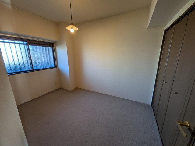 サンハウス小牧駅の洋室|使い勝手のいい洋室です