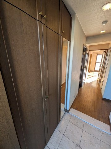 サンハウス小牧駅の玄関|明るい玄関です