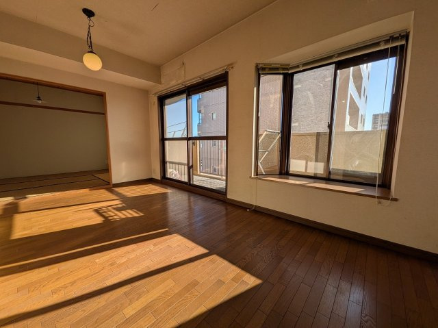 サンハウス小牧駅の居間・リビング|明るいリビングです