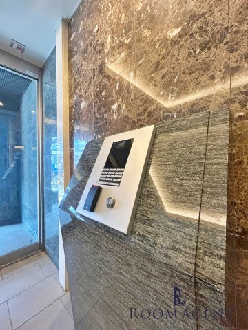 プレサンスジェネ千種内山Ⅱのエントランス