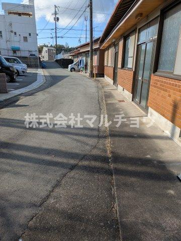 高雄土地（古家有）の前面道路含む現地写真